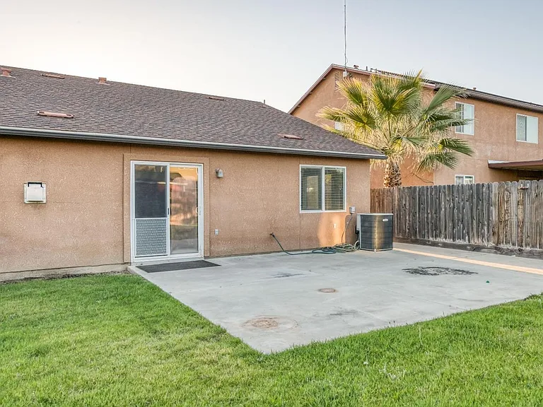 551 S Kona Ave — Photo 24