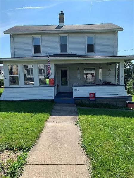 204 Center Ave photo 1