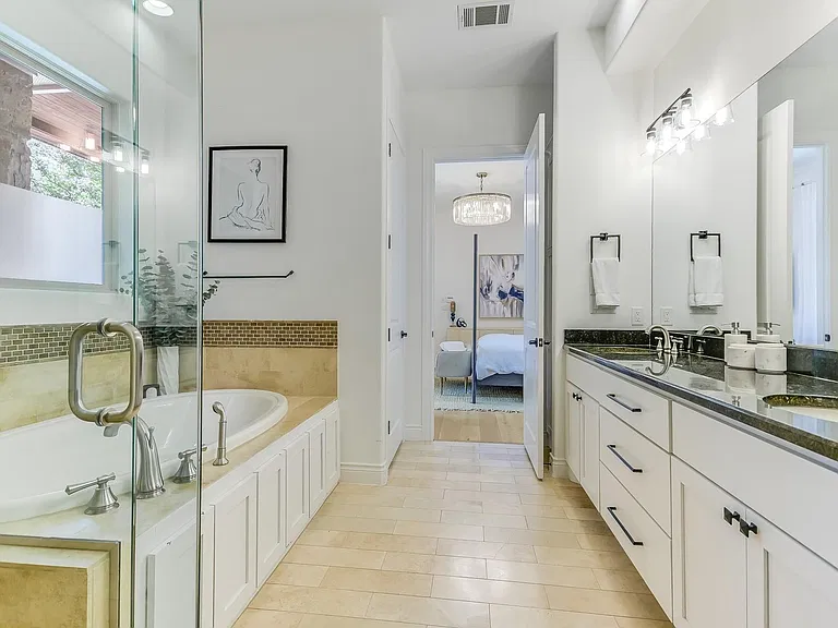 809 Kinney Ave — Photo 14