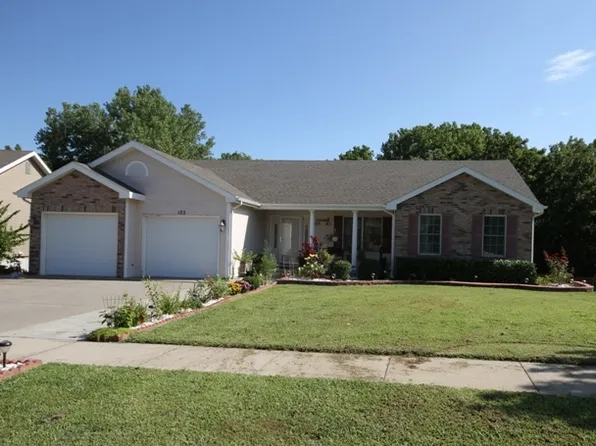 125 Cheyenne Dr, Junction City, KS 66441