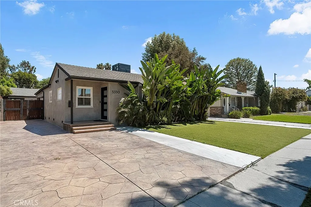 3 bed, 1830 sqft, $6,750 — Photo 1