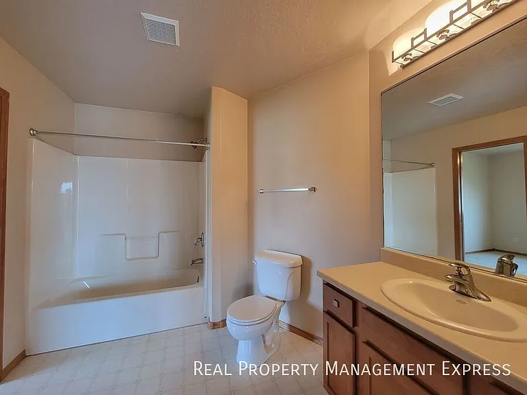 5901 S Mandy Ave — Photo 8