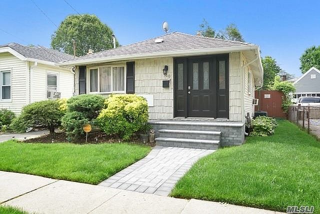 1st image of 560 Lincoln Ave