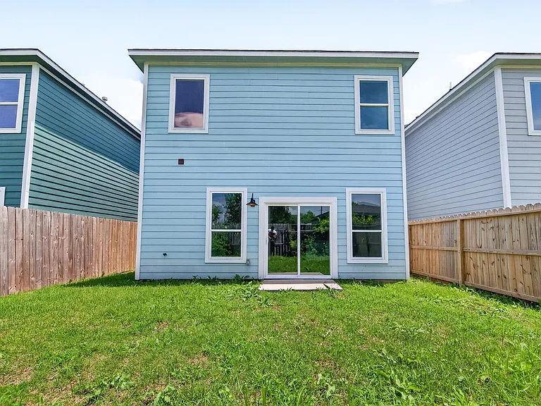 8628 Scott St — Photo 36