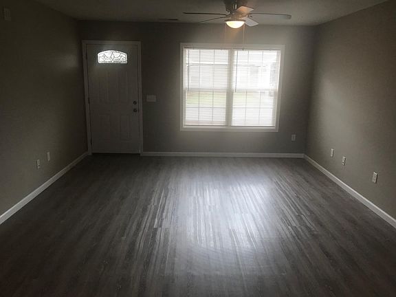 3rd image of 904 Vinewood Ln APT C