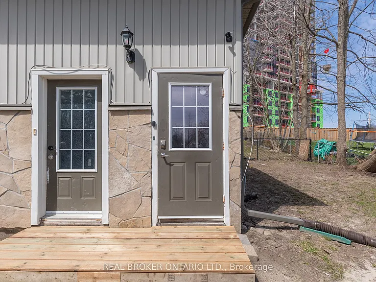 32 Grove St W #3 — Photo 10
