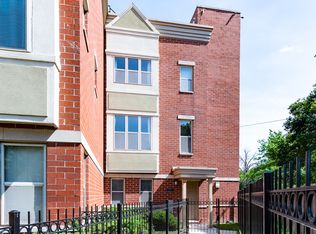 706 W Evergreen Ave, Chicago, IL 60610