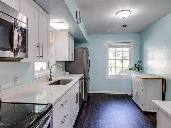 4th image of 344 N Lincoln Blvd