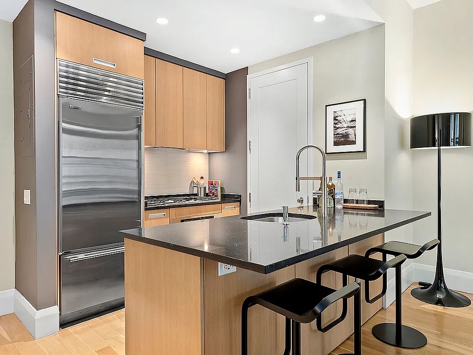 2nd image of 71 Nassau St APT 10B