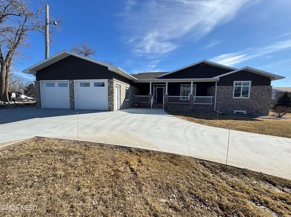 620 N Lake Dr, Watertown, SD 57201