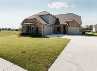 8714 S Phoenix Pl W, Tulsa, OK 74132