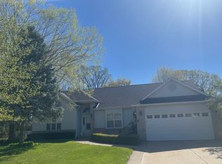 1811 Wildflower Ln, Harvard, IL 60033