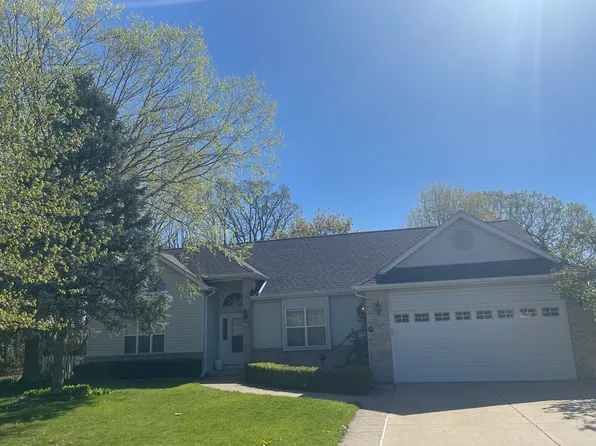 1811 Wildflower Ln, Harvard, IL 60033