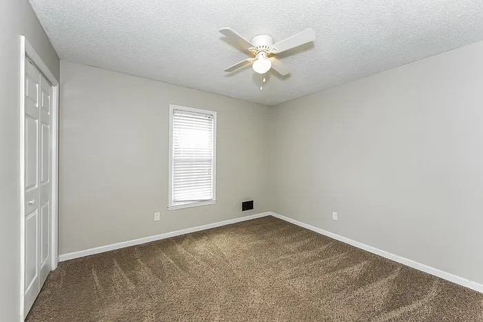 208 Colchester Dr — Photo 9
