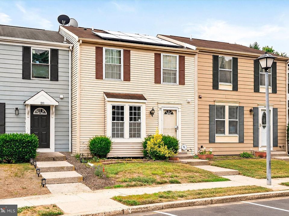 1st image of 19 James Cubberly Ct