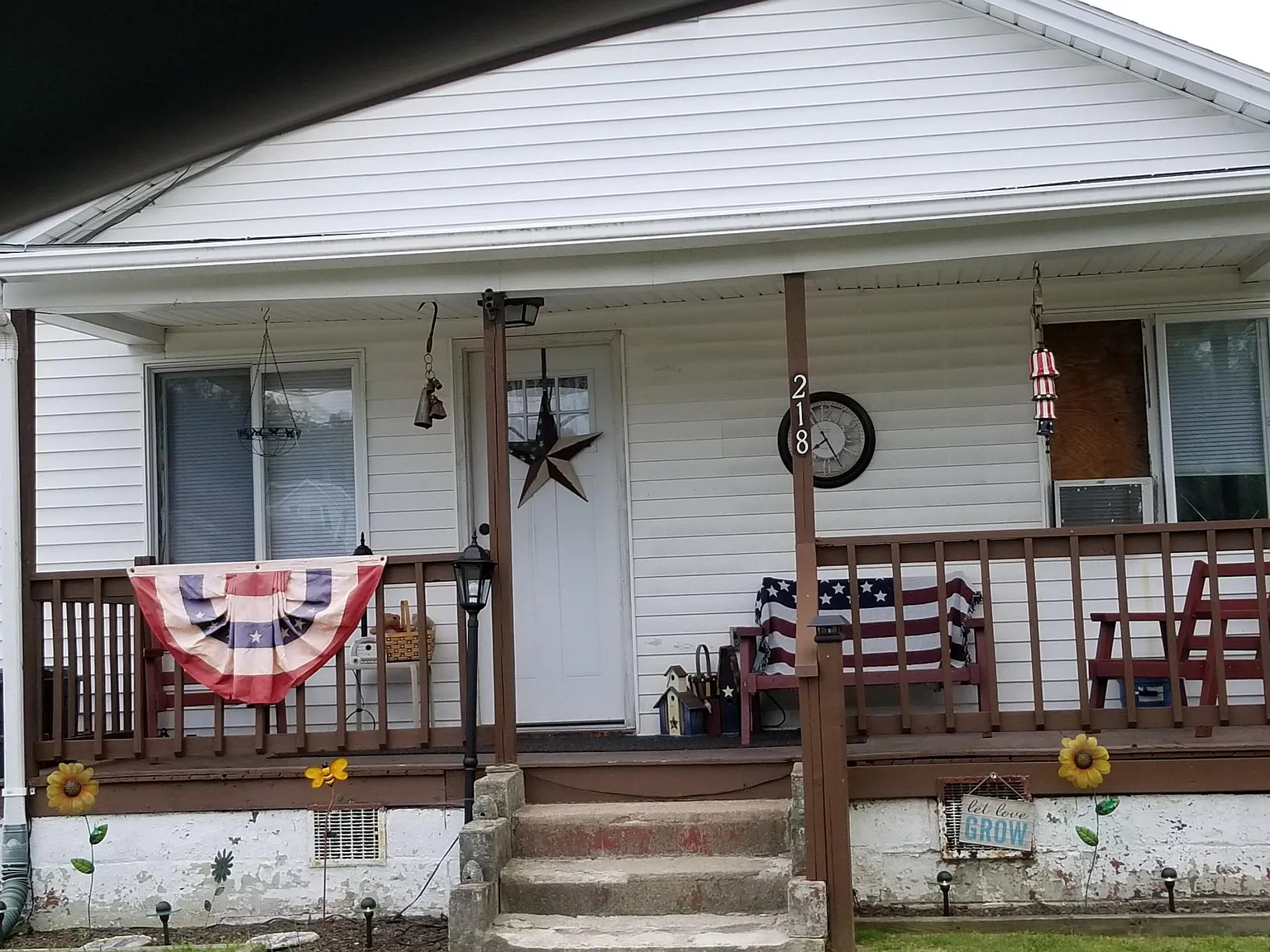 218 Jane St photo 1