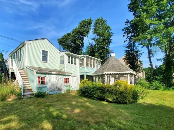 92 Plymouth St, Whitman, MA 02382