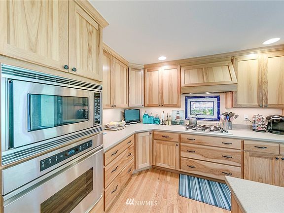 2nd image of 8930 180th Street SE
