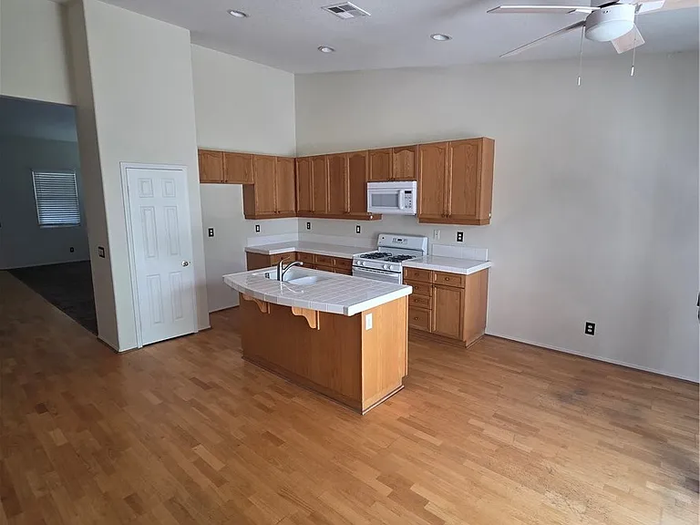 41089 Robards Way — Photo 9