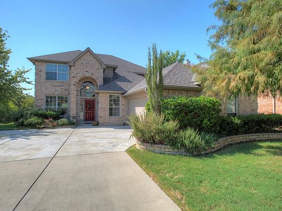 2nd image of 1985 Lake Forest Dr