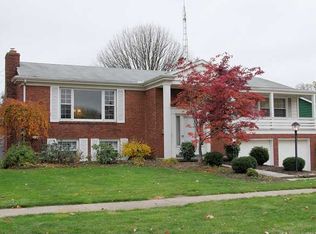 2748 Gladhaven Dr, Oregon, OH 43616