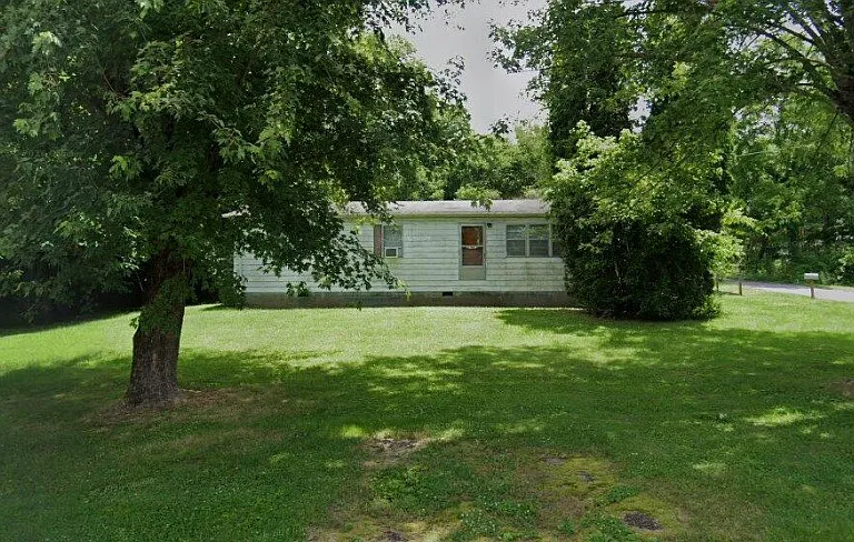 196 Harmon St — Photo 5