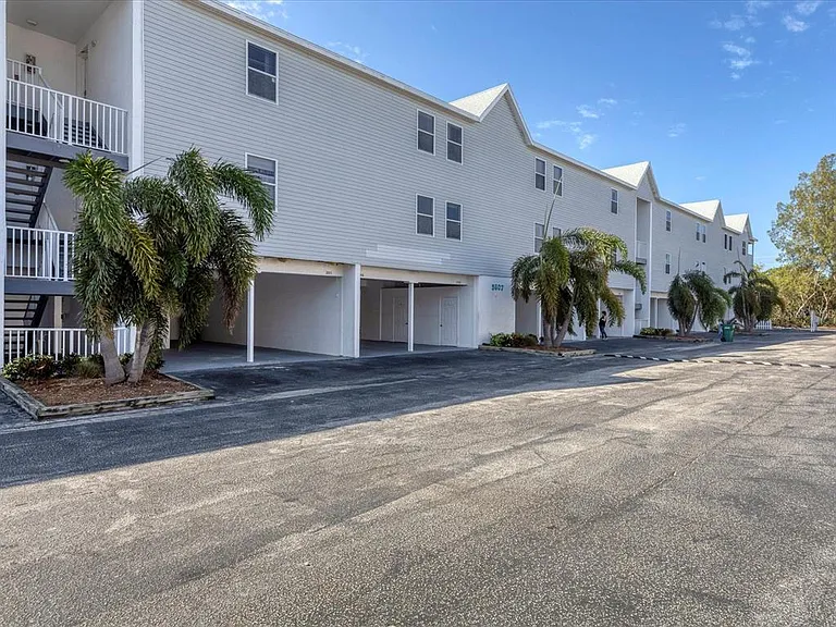 3607 E Bay Dr #206 — Photo 2