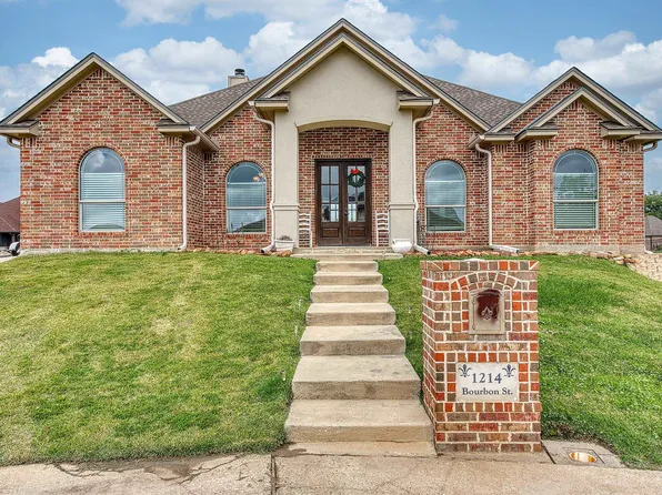 1214 Bourbon St, Bridge City, TX 77611