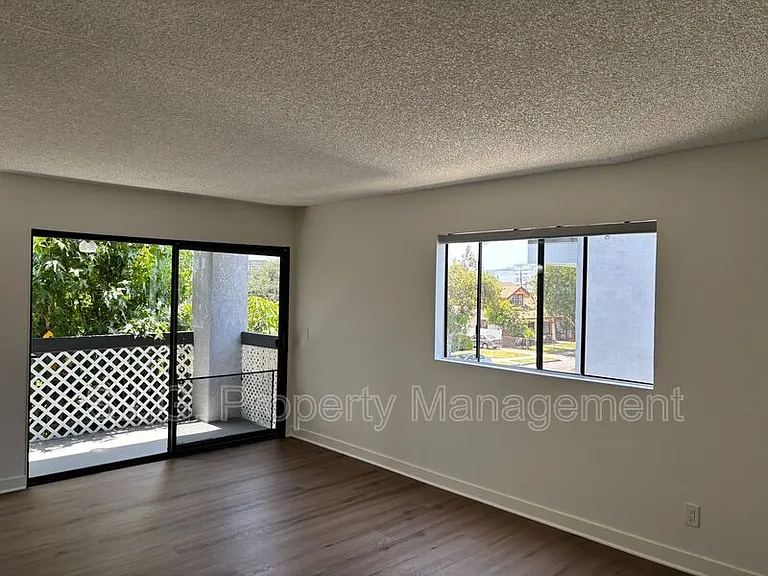 627 Orange Grove Ave #1 — Photo 2