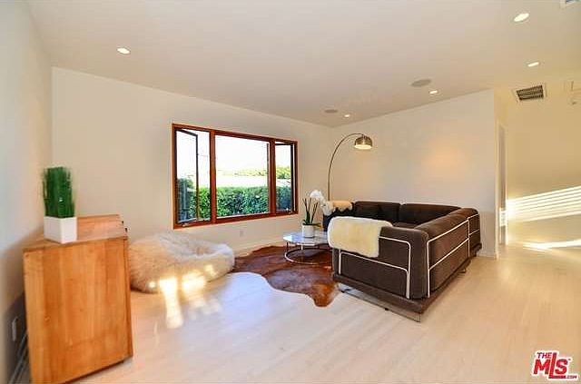 1st image of 3030 Steiner Ave