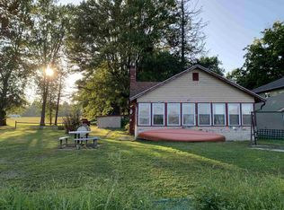 9680 N Steinbarger Lake Dr, Wawaka, IN 46794
