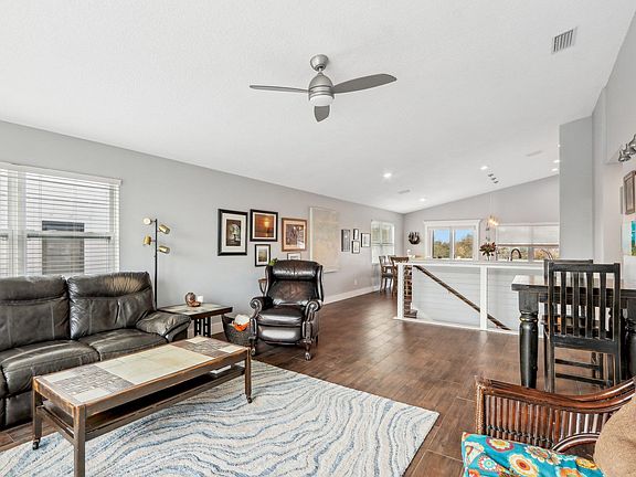 4th image of 5597 Pelican Way
