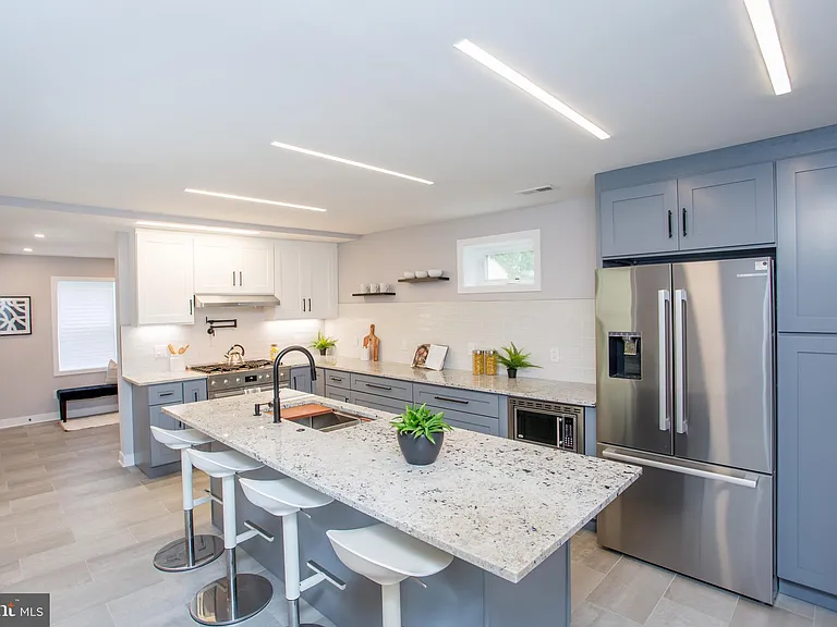 327 Wood St — Photo 33