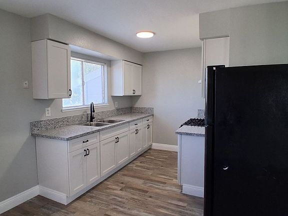 4th image of 1452 S College Ave APT 104