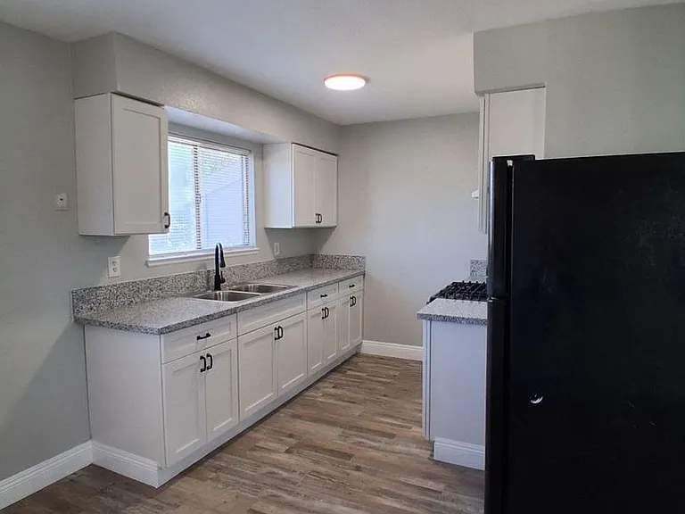 1452 S. College Ave — Photo 16