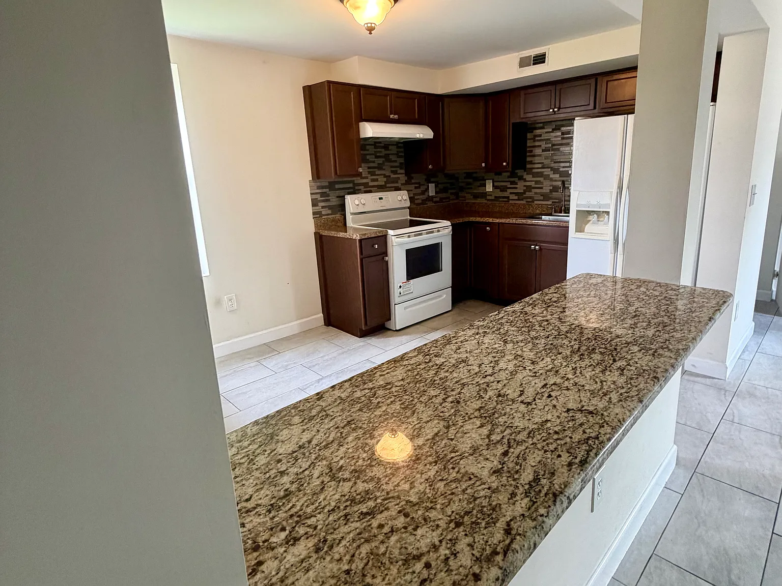 2 bed, 1.5 bath, 1000 sqft, $1,650 — Photo 3