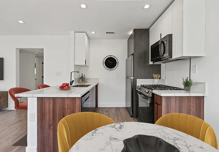701 N Hill Pl #2 — Photo 3