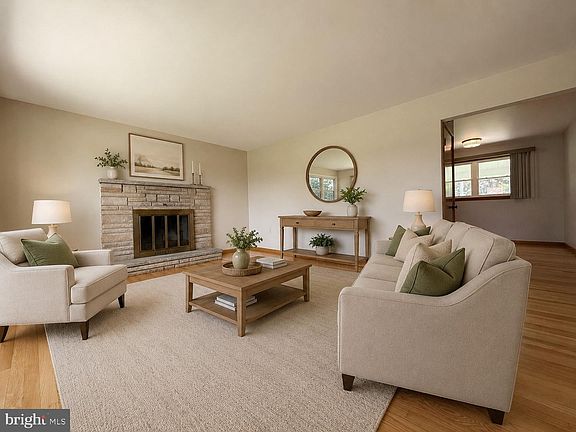 3rd image of 1430 Willow Ct