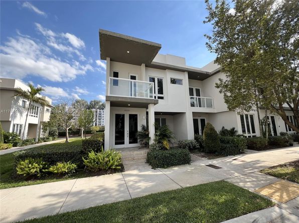 10520 NW 63rd Ter, Doral, FL 33178