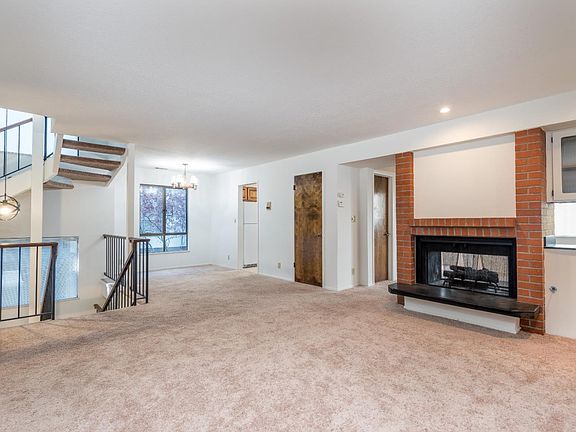 3rd image of 2411 Carlmont Dr APT 109