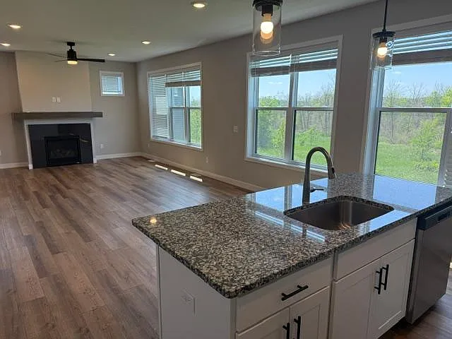 4 bed, 3.5 bath, 2715 sqft, $4,107 — Photo 3