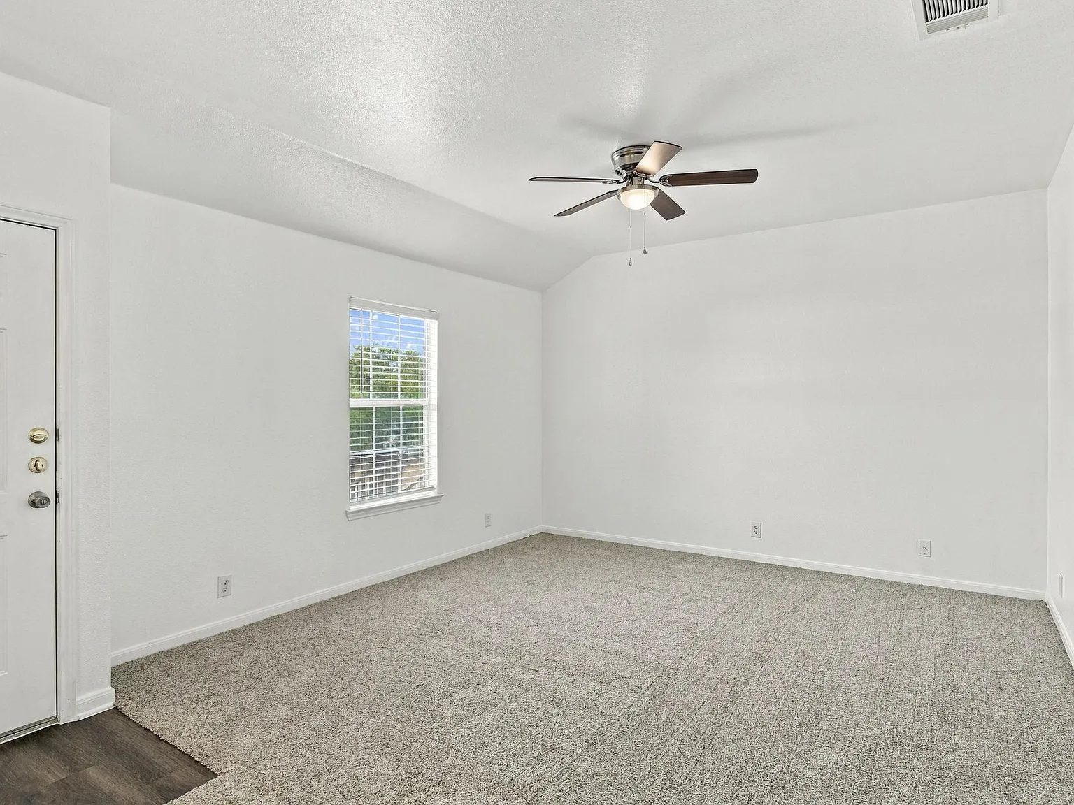 2 bed, 2.0 bath, 1024 sqft, $1,095 — Photo 3