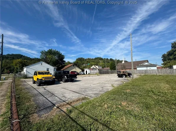 0 8th St, Dunbar, WV 25064