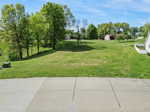 467 Pearl Ridge Ct, Saint Charles, MO 63303