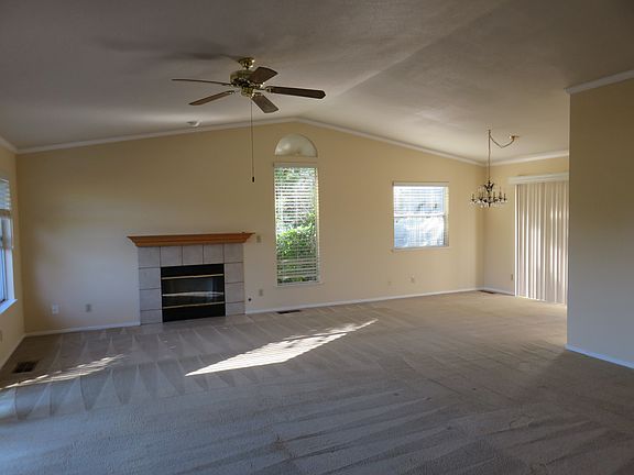 5th image of 556 Yellowstone Dr