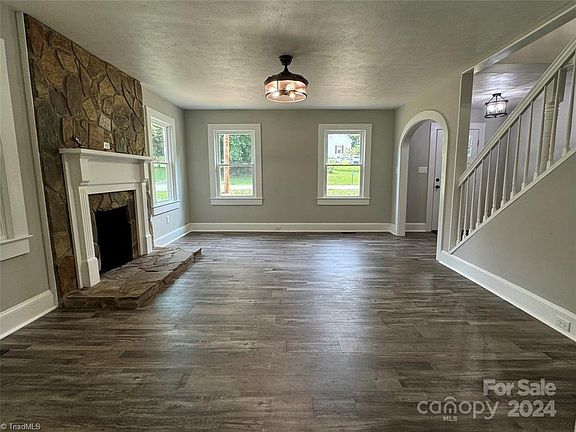 4th image of 1904 Swan Dr