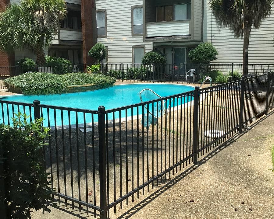 Pool/Outdoor space