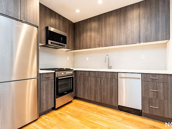 3rd image of 824 E New York Ave #2L
