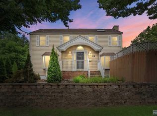 318 E Midland Ave, Paramus, NJ 07652