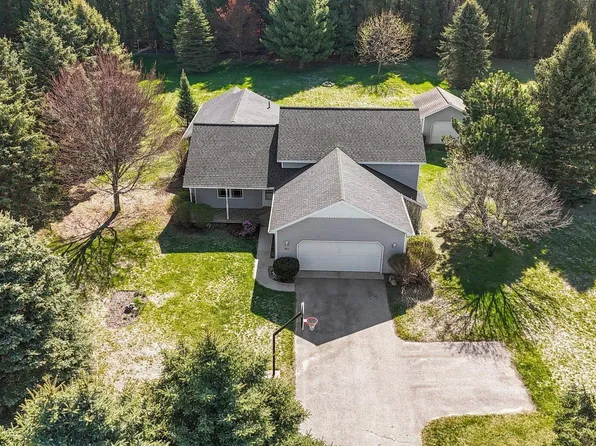 851 S Creek Ct, Traverse City, MI 49696